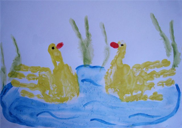 лебеди - рисунок ладонью