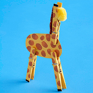 жираф на прищепках
