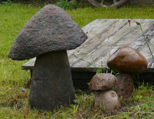 фигуры из камней - грибы