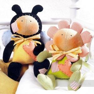 мягкие игрушки пчела и цветок